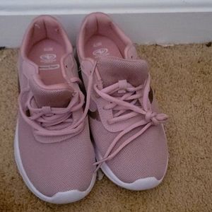 Women's athletic shoes